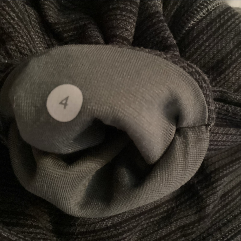 Lululemon crop leggings - Picture 3 of 3